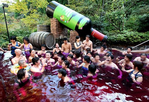 купание в вине